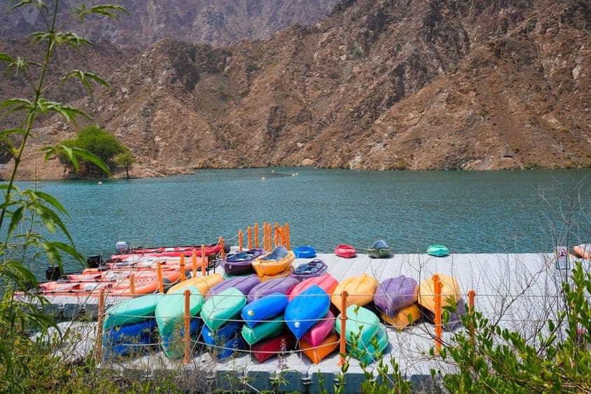 Kayaks in front of Al Rafisah Dam with a few inflatable boats.