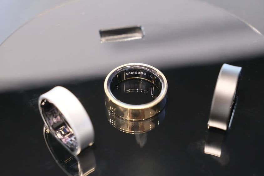 Samsung rings.