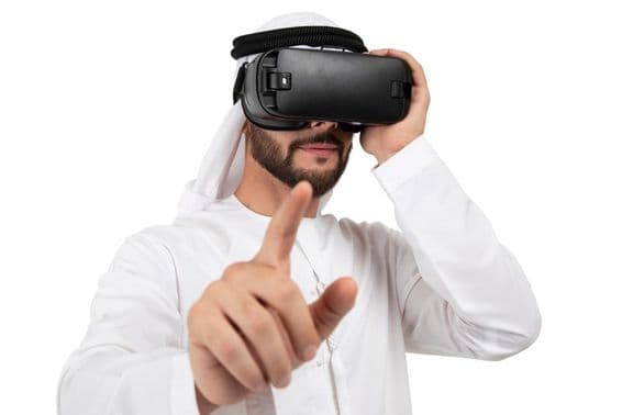 Emirati man wearing VR headset.