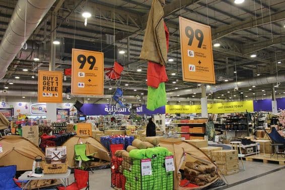 Dubai store with promotions.