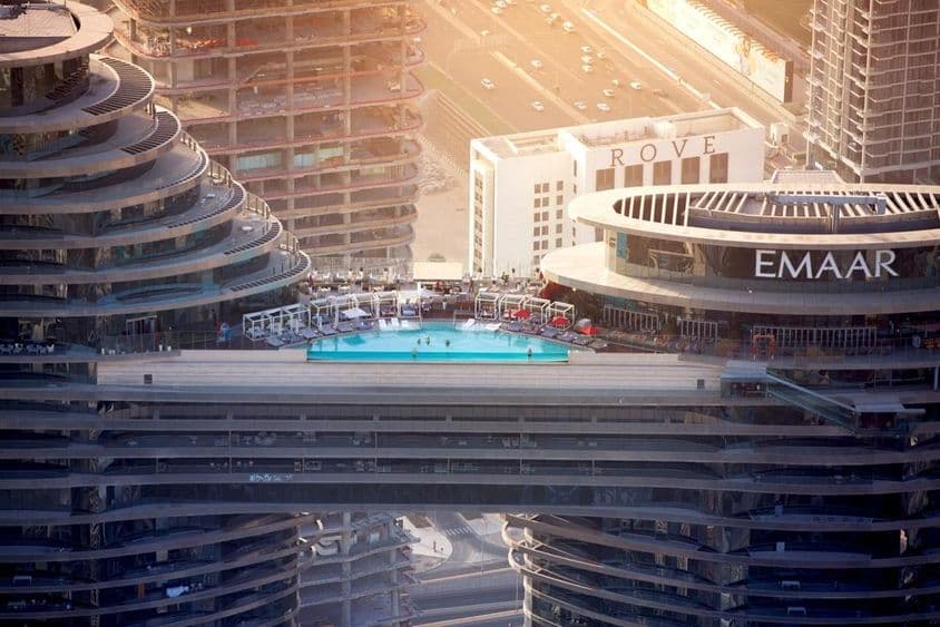 Skyscraper pool in the sunshine.