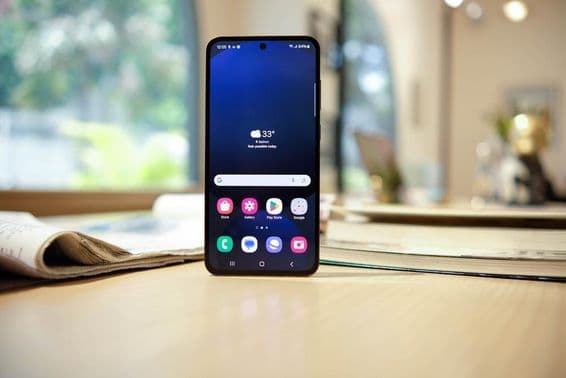 Samsung introduces new smartphone Galaxy S24 FE 5G 2024.