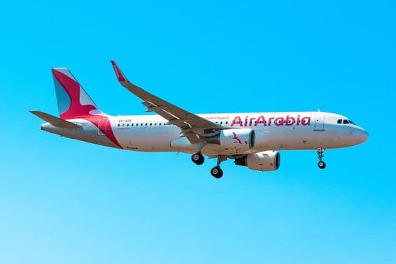 Air Arabia Airbus A320 (A6-AOE) landing.