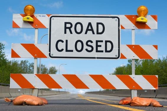 Sign of closed road section.