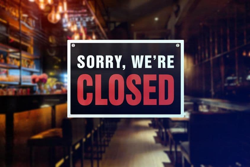 A closed sign on a bar or pub.