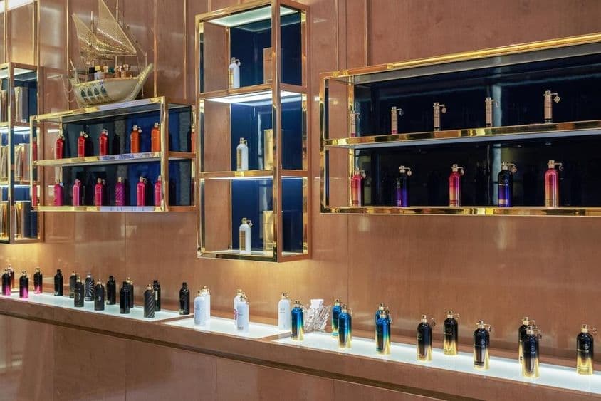 Dubai Mall – Luxury perfumes and oils on display.