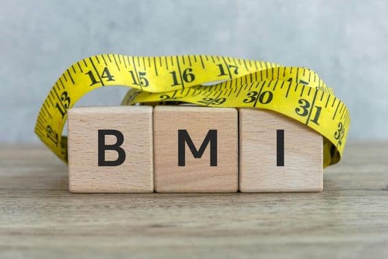BMI inscription with wooden blocks and measuring tape.