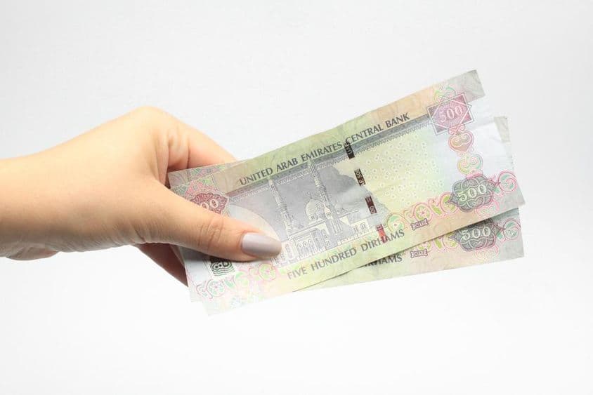 500 AED currency in a woman's hand.
