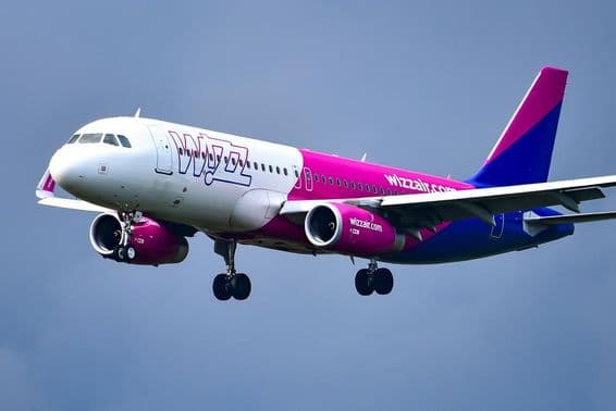 Hungarian Wizz Air HA-LYW Airbus A320.