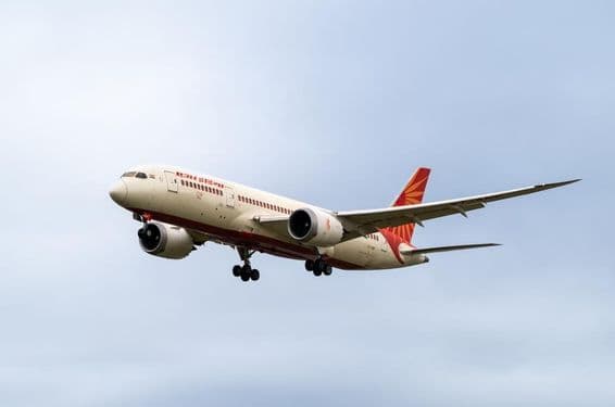 Air India Boeing 787-8 beginning descent.