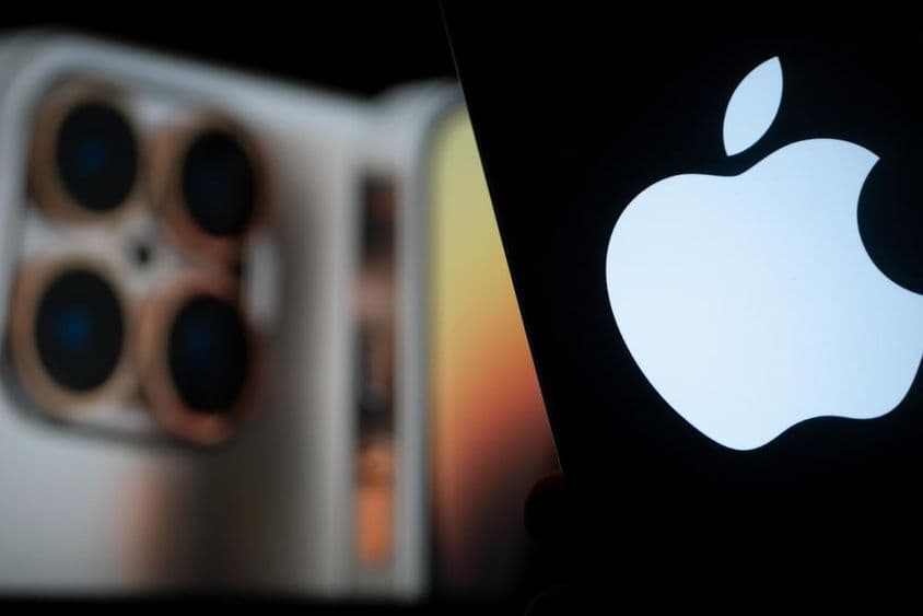 Apple's new iPhone 17 presentation on screen.