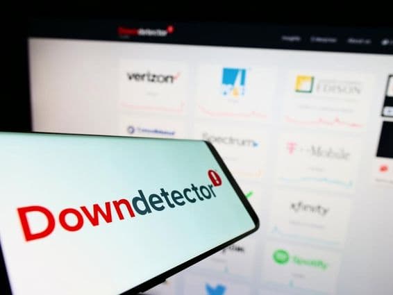 The screen before a website featuring the Downdetector online platform.