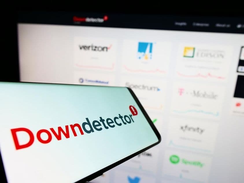 The screen before a website featuring the Downdetector online platform.