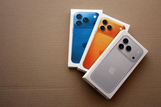 Apple iPhone 17 Pro Max Silver box and other iPhone model boxes.