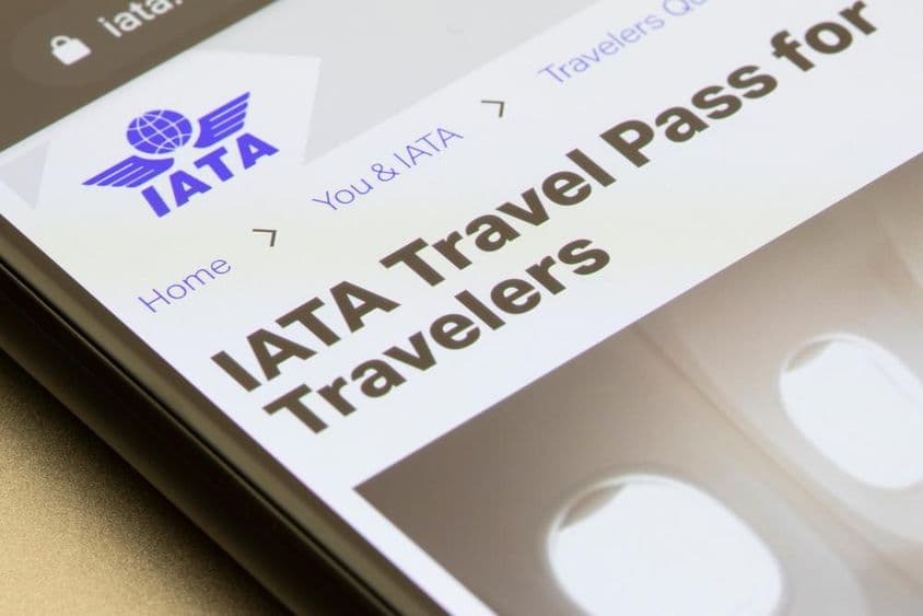 The introductory page of the IATA travel pass is visible.