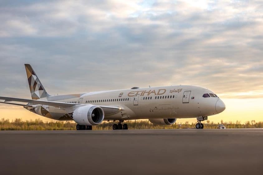 ETIHAD Airways Boeing 787-9 Dreamliner taxiing.