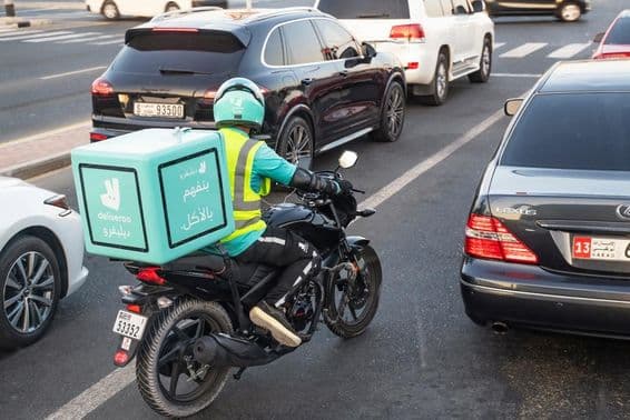 This is a food delivery service that delivers meals to your home using a smartphone app.