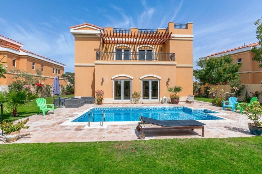 Villas in Dubai with a swimming pool.