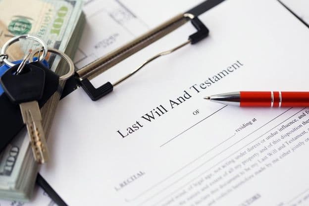 Pen and keys on a will form.