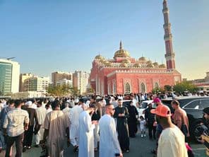 Large crowd gathered in front of the grand mosque.