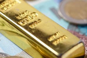 Investment gold bar and 1 euro coin